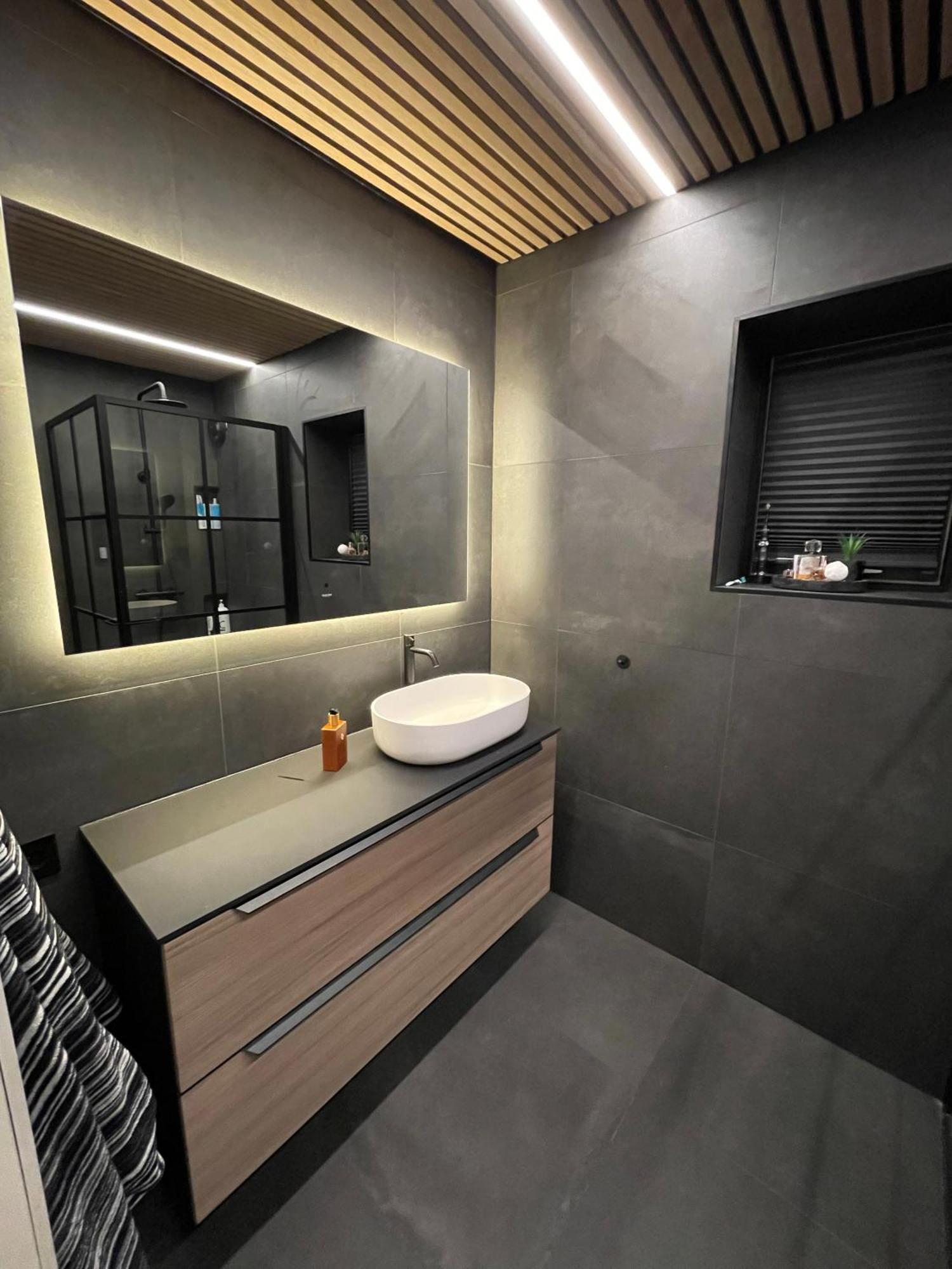 Beautiful Top Apartment Close To City Centre トロムソ エクステリア 写真